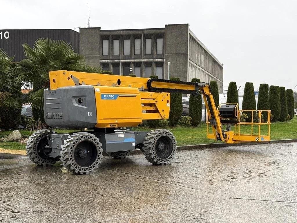 2020 Haulotte HA61 LE PRO Articulating Boom Lift listing photo — photo 1 of 18