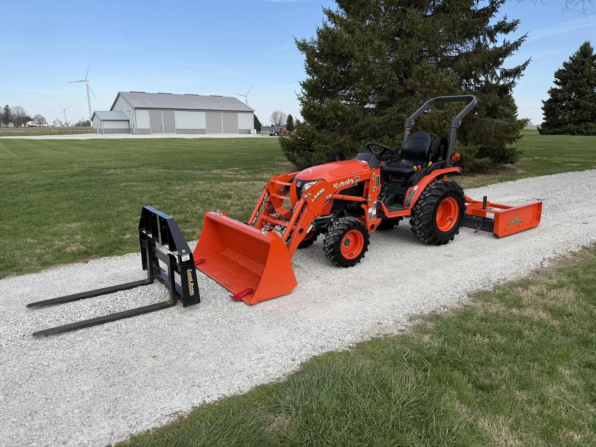 2023 Kubota B2601HSD Compact Tractor w/ Attachments listing photo